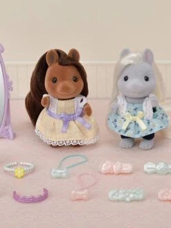 Les Amies Poney Et Leur Kit De Coiffure - SYLVANIAN FAMILIES Blanc - Sylvanian -Magasin De Jouets les amies poney et leur kit de coiffure sylvanian families 5